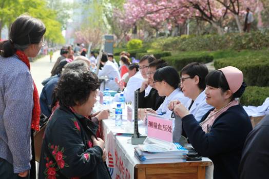 我院组织肿瘤权威专家开展抗癌义诊公益活动