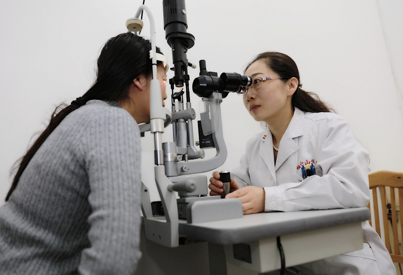 电子屏幕看“欧巴” 小心眼睛很受伤