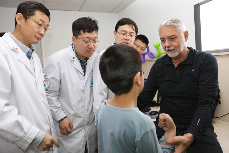 烟台山医院面向全国征集脊柱与四肢畸形儿,第七届“希望未来,相约助残”国际慈善公益活动启动