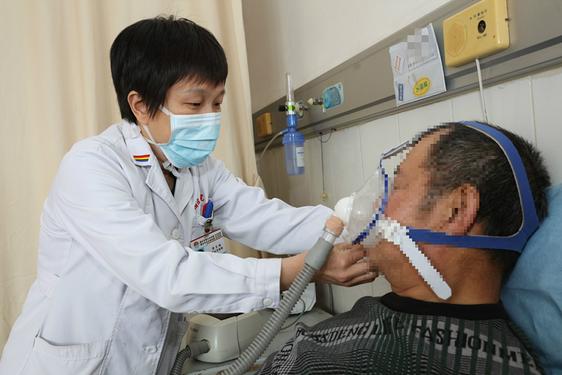 烟台一男子开车打盹撞到树上,原来是患了睡眠呼吸暂停综合征