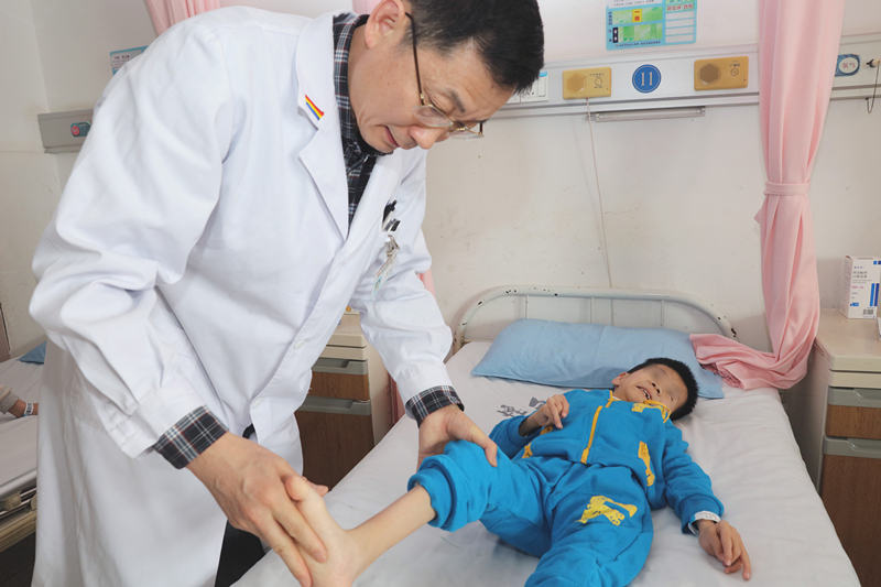 3月24日起,报名国际慈善公益活动的残疾儿童将接受术前筛查