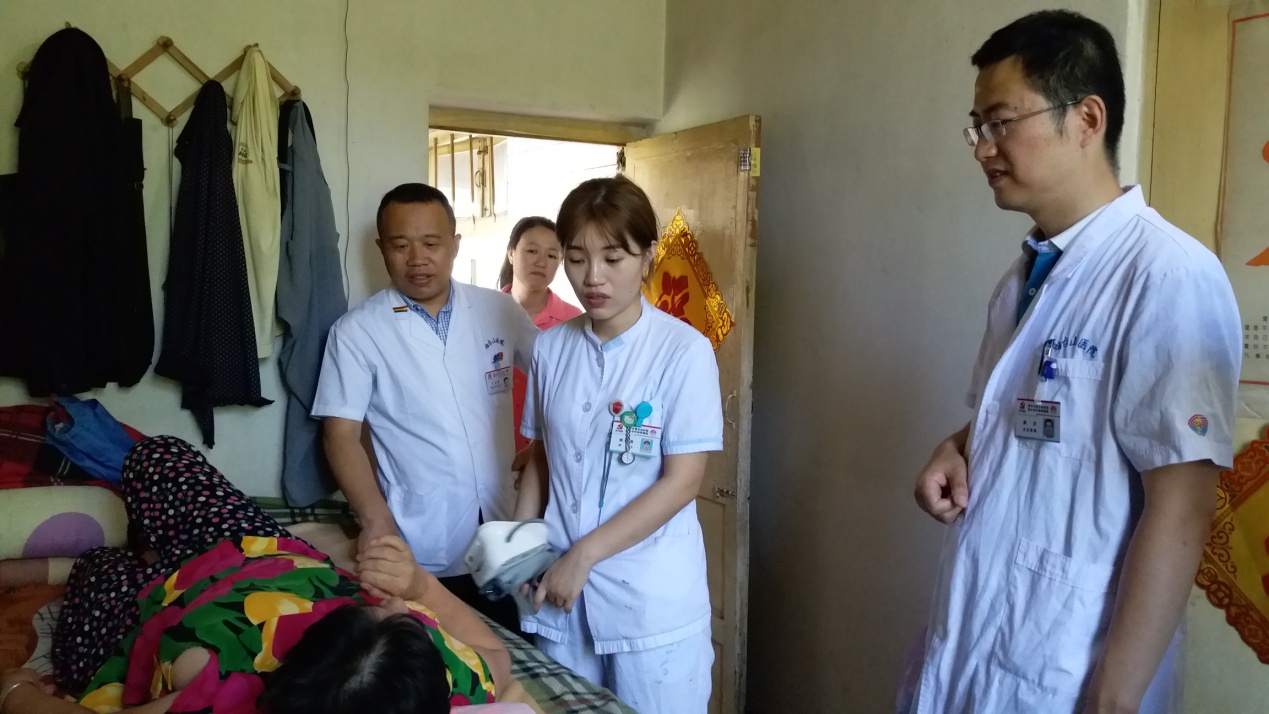 迎七一(三):南院职业卫生党支部到华新社区开展送健康活动